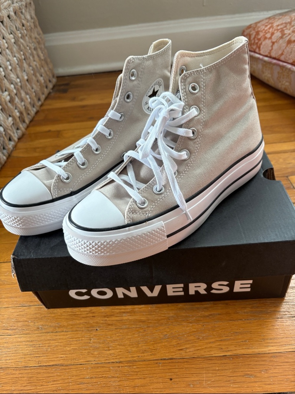 Chuck Taylor All Star Lift High Top Trainer - Neutral and White